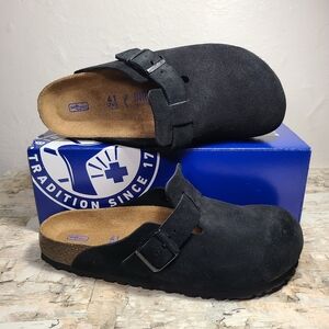 SOLD BOSTON Black Suede Soft Footbed 41 Med/Nar